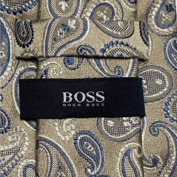 Stunning Boss Hugo Boss Tie Classic Paisley 57” L Silk Made in Italy Textured - Picture 4 of 9